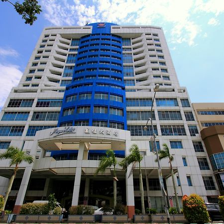 Mega Hotel Sdn Bhd Miri Esterno foto