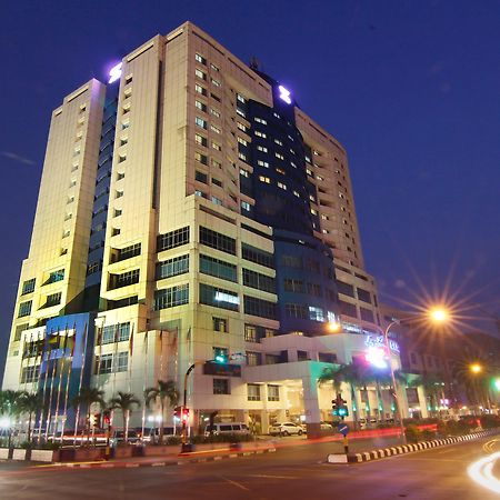 Mega Hotel Sdn Bhd Miri Esterno foto