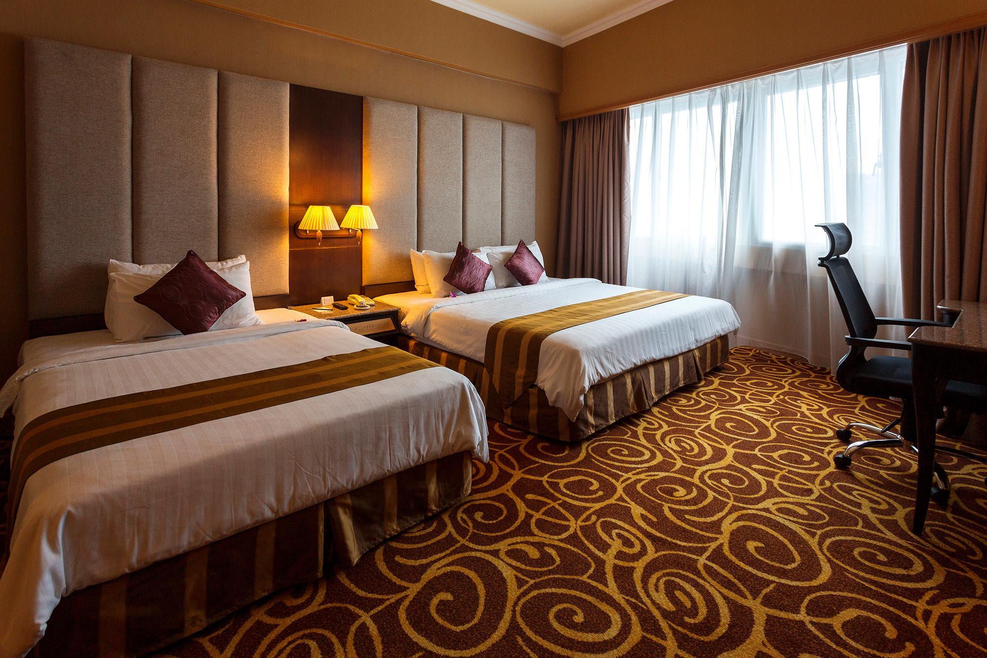 Mega Hotel Sdn Bhd Miri Esterno foto