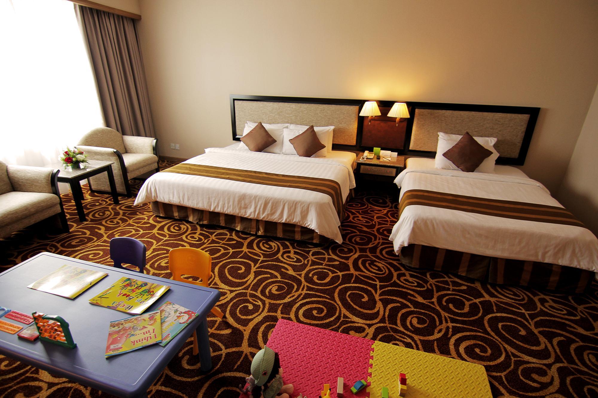 Mega Hotel Sdn Bhd Miri Esterno foto