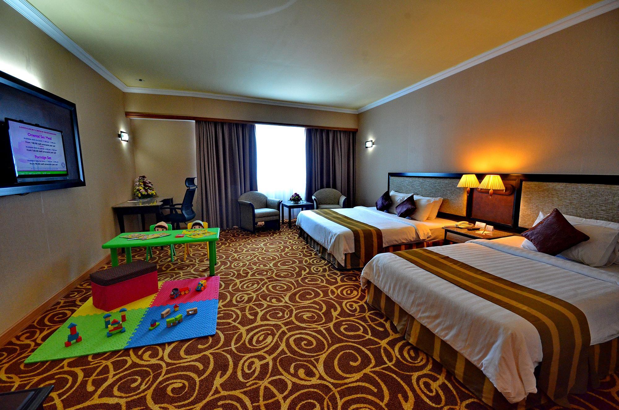 Mega Hotel Sdn Bhd Miri Esterno foto