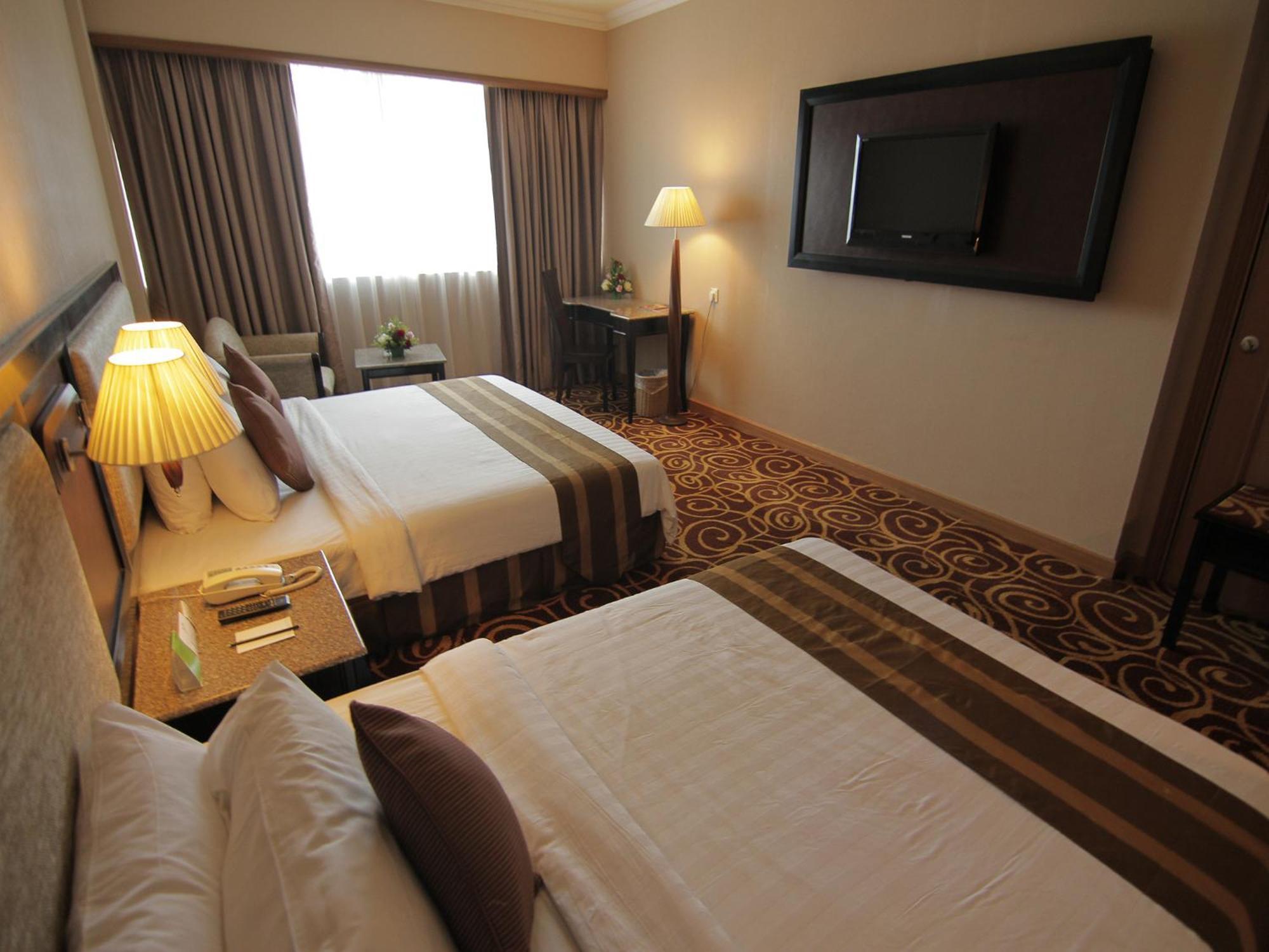 Mega Hotel Sdn Bhd Miri Esterno foto