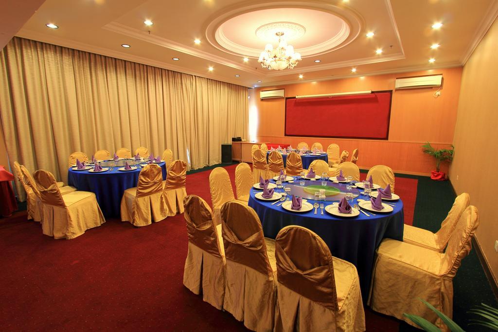 Mega Hotel Sdn Bhd Miri Esterno foto