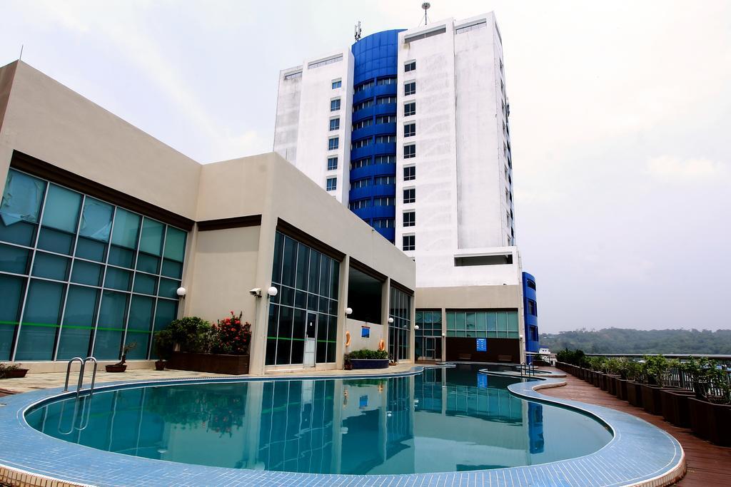 Mega Hotel Sdn Bhd Miri Esterno foto