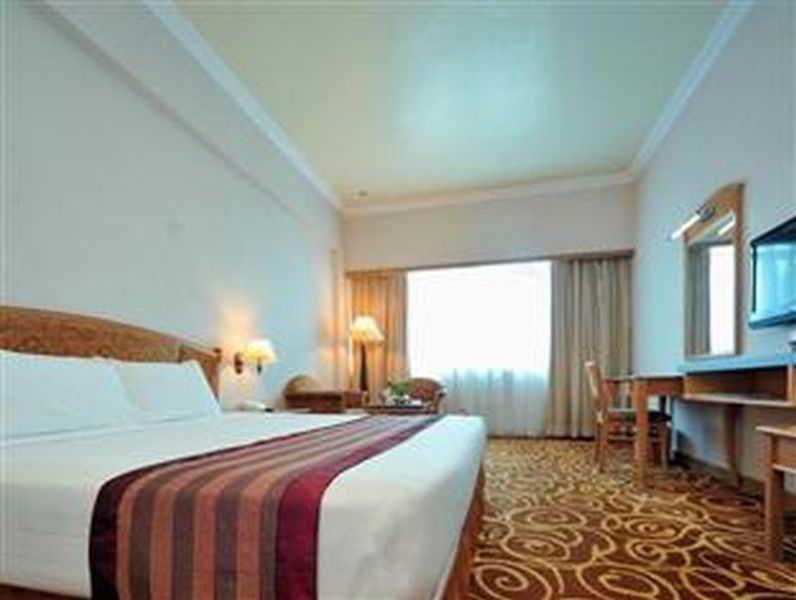 Mega Hotel Sdn Bhd Miri Esterno foto