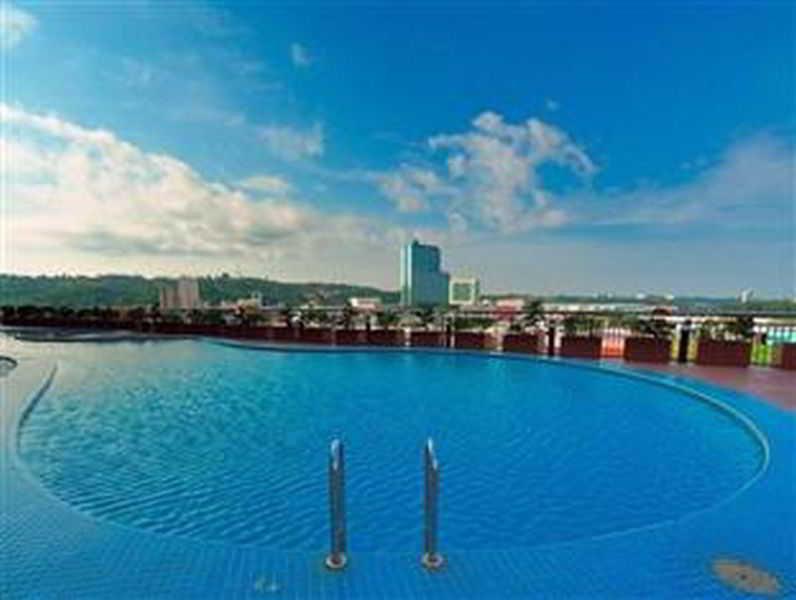 Mega Hotel Sdn Bhd Miri Esterno foto