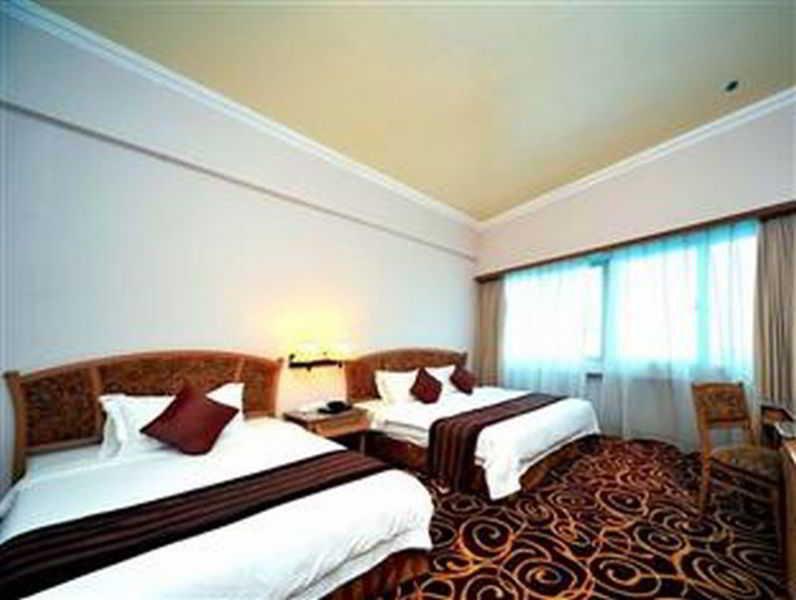 Mega Hotel Sdn Bhd Miri Esterno foto
