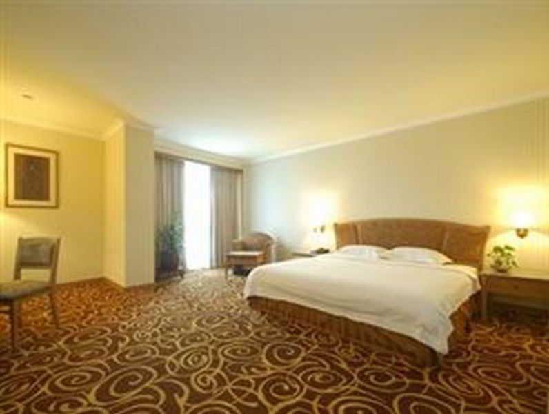 Mega Hotel Sdn Bhd Miri Esterno foto