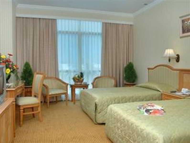Mega Hotel Sdn Bhd Miri Esterno foto