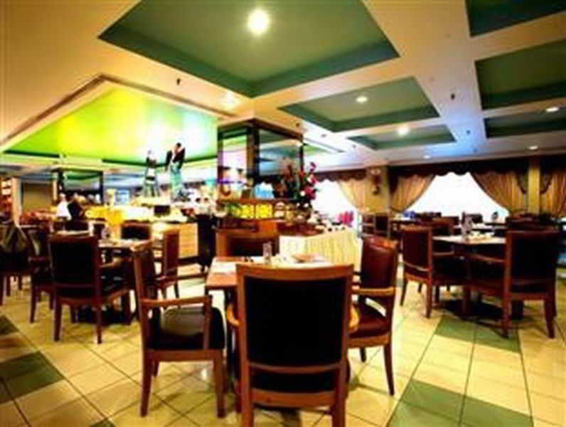 Mega Hotel Sdn Bhd Miri Esterno foto