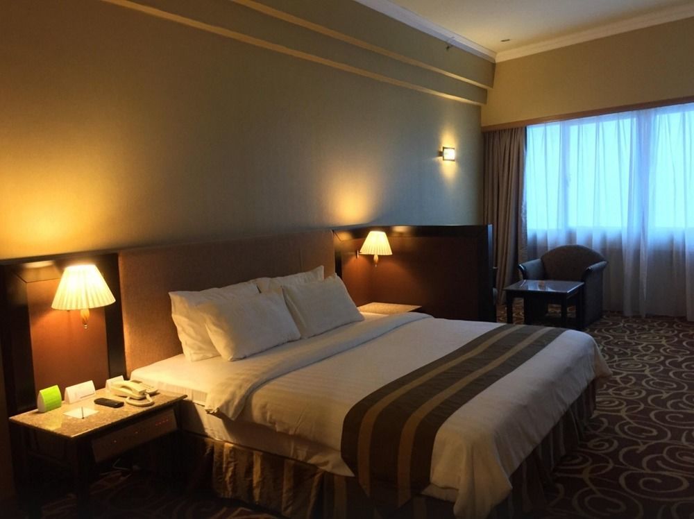 Mega Hotel Sdn Bhd Miri Esterno foto