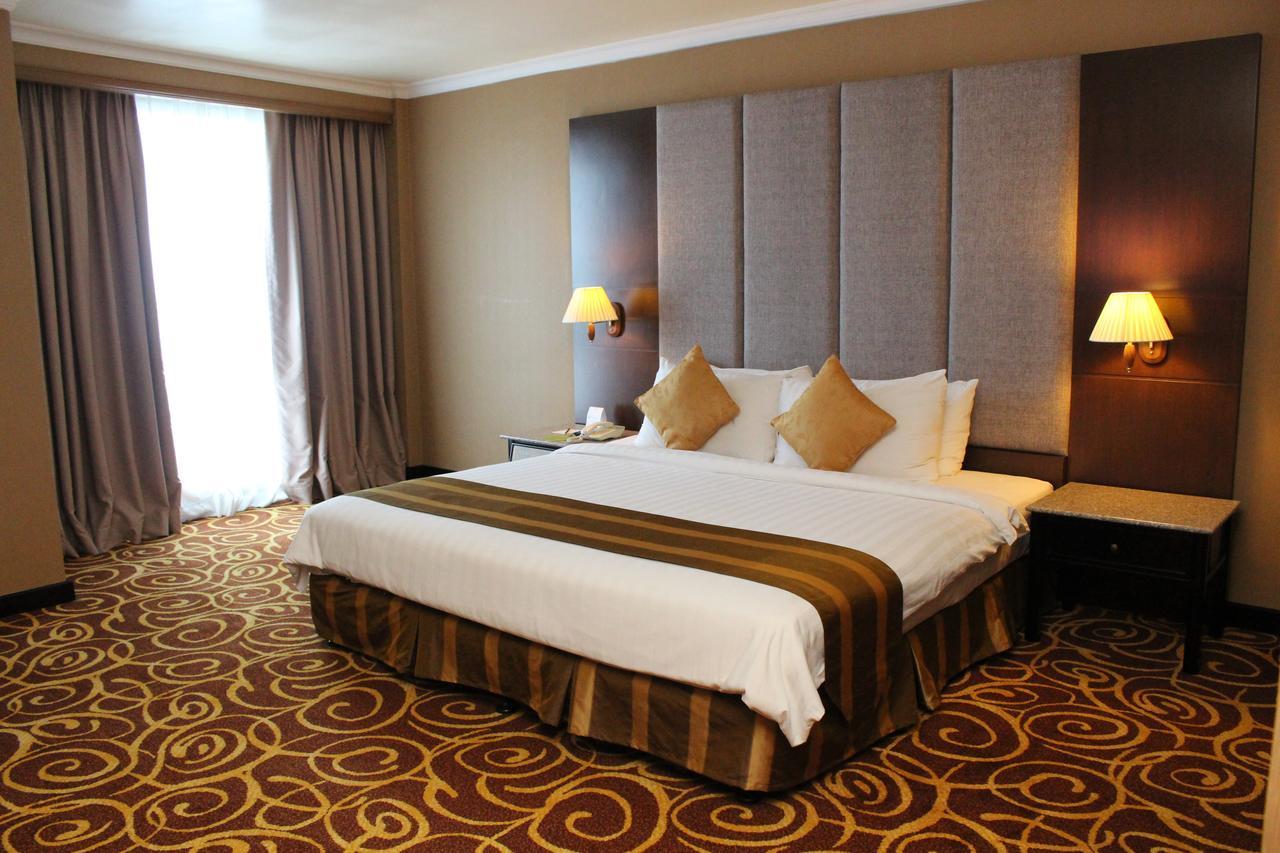 Mega Hotel Sdn Bhd Miri Esterno foto
