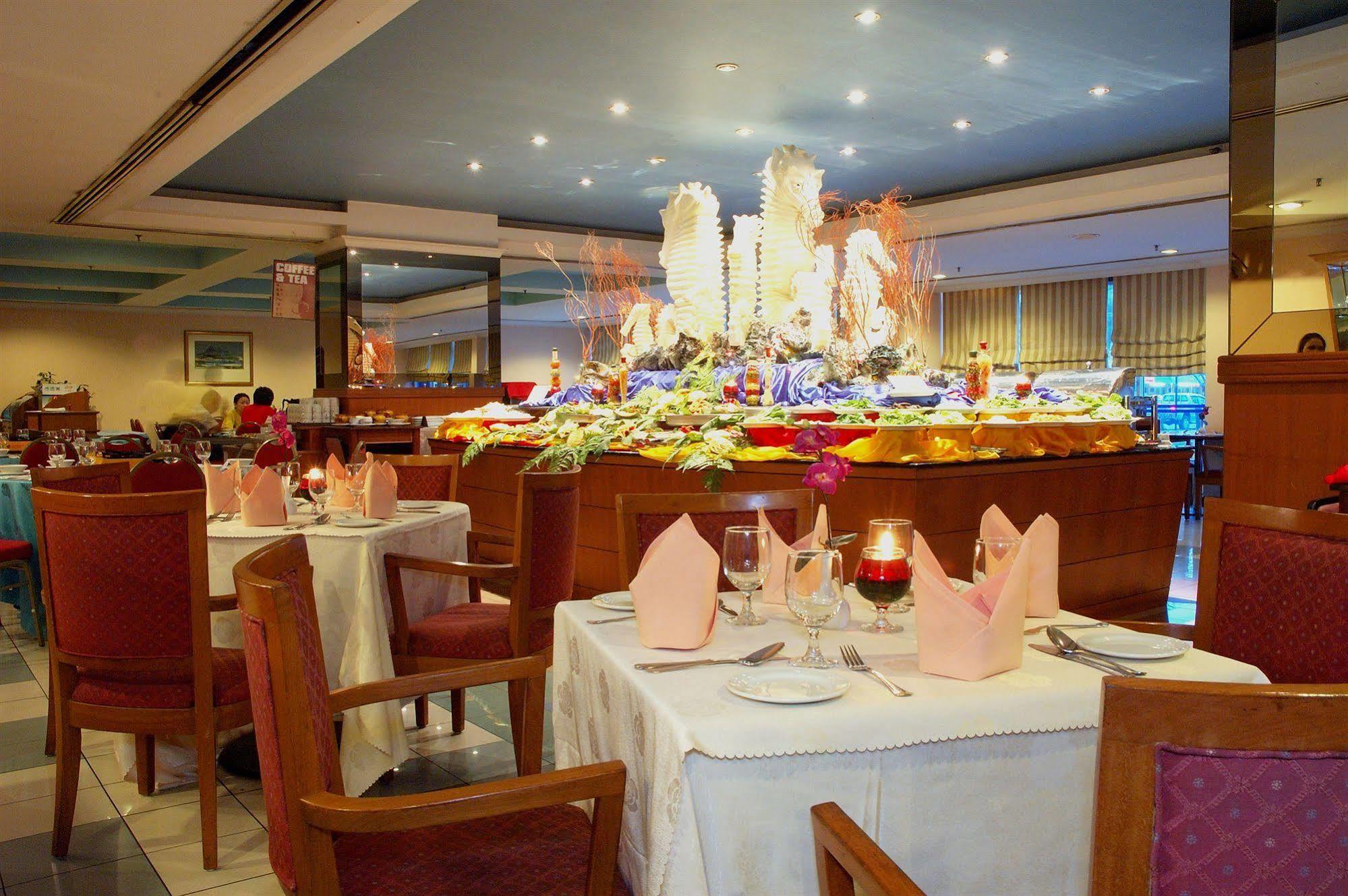Mega Hotel Sdn Bhd Miri Esterno foto