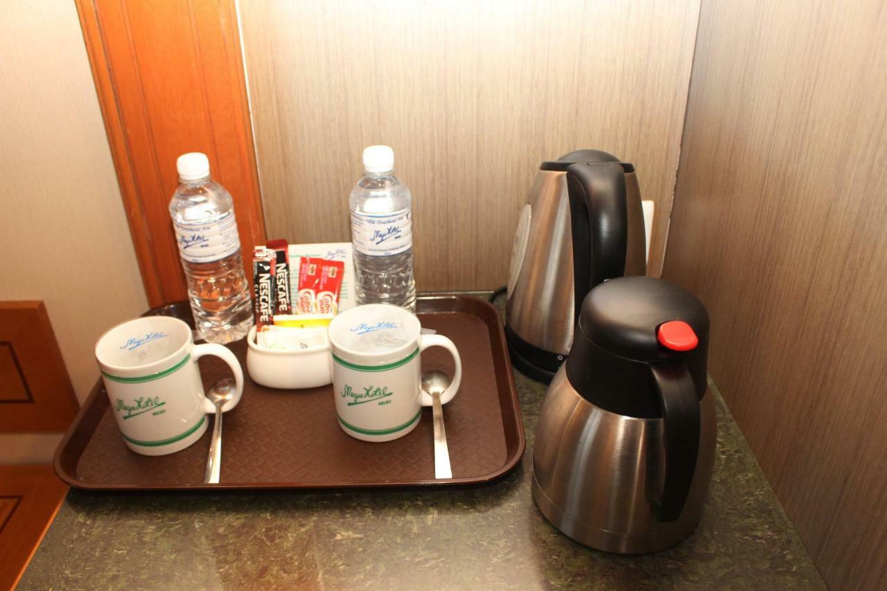 Mega Hotel Sdn Bhd Miri Esterno foto